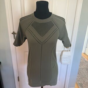 Athleta Womens Green Short Sleeve Compression T-Shirt Vented Mesh Oxygen Sz M